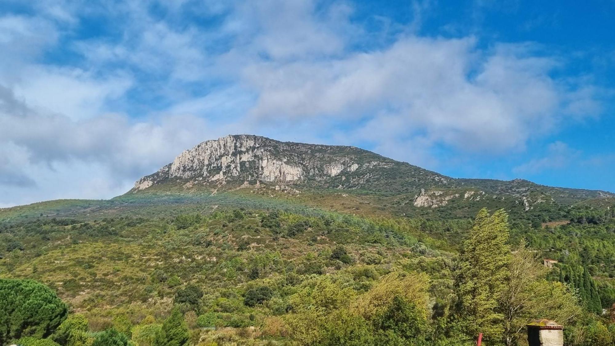 Gite De La Confluence Padern Bagian luar foto